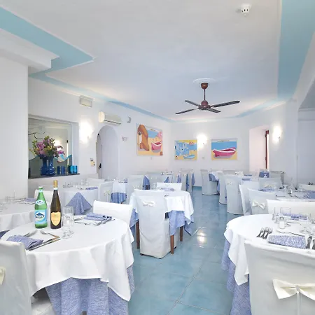 Charme La Tina 3* איסקיה