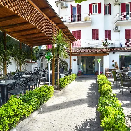 מלון Charme La Tina 3*