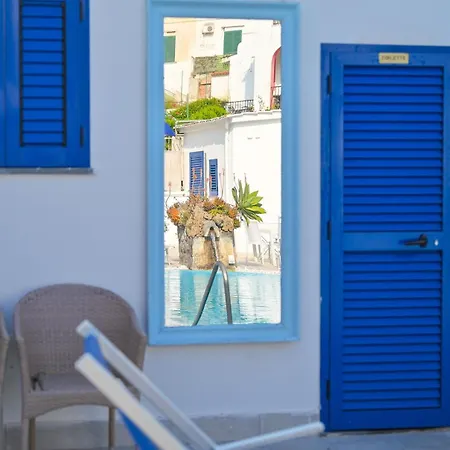 Charme La Tina Szálloda 3*