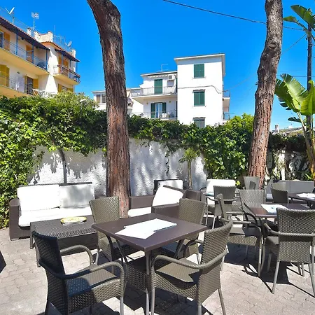 Charme La Tina מלון 3*