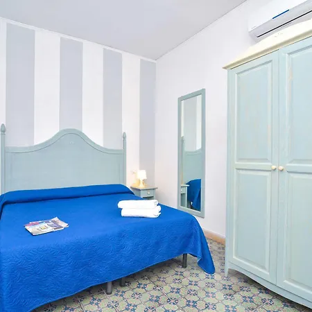 Charme La Tina מלון איסקיה