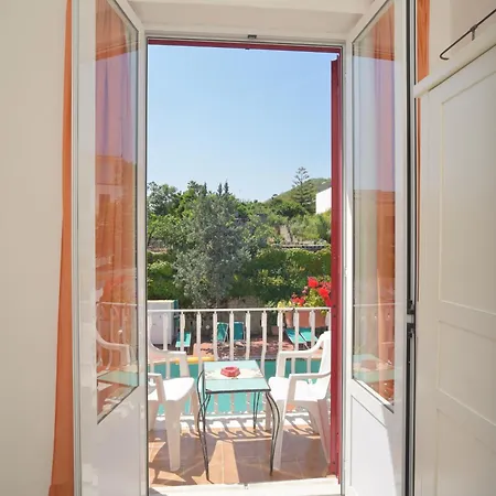 Charme La Tina איסקיה