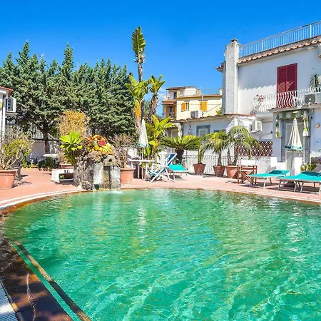 Отель Charme La Tina 3*